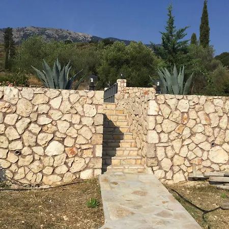 Tzannata Kefalonia פורוס