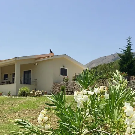 בית נופש Tzannata Kefalonia *